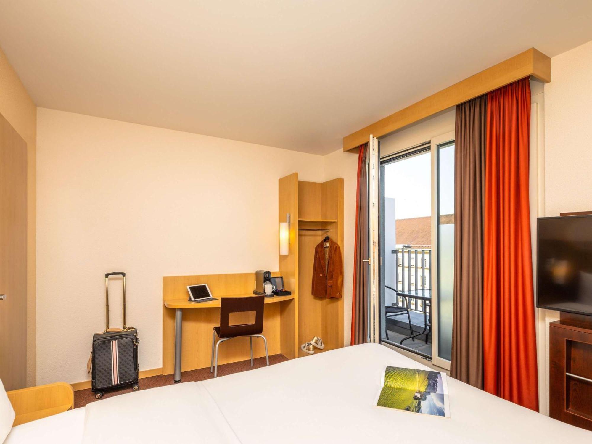 Hotel Ibis Basel Bahnhof Esterno foto