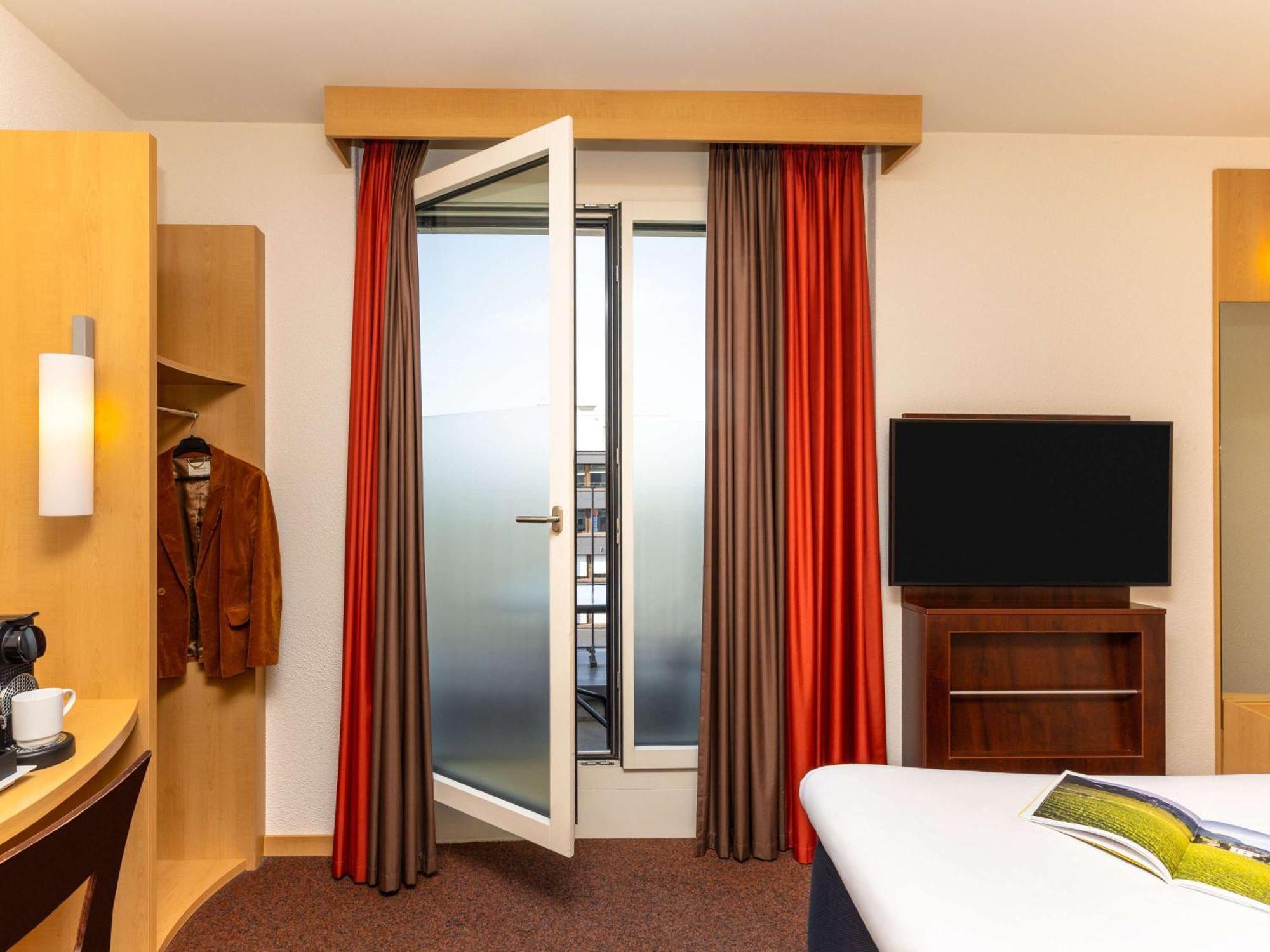 Hotel Ibis Basel Bahnhof Esterno foto