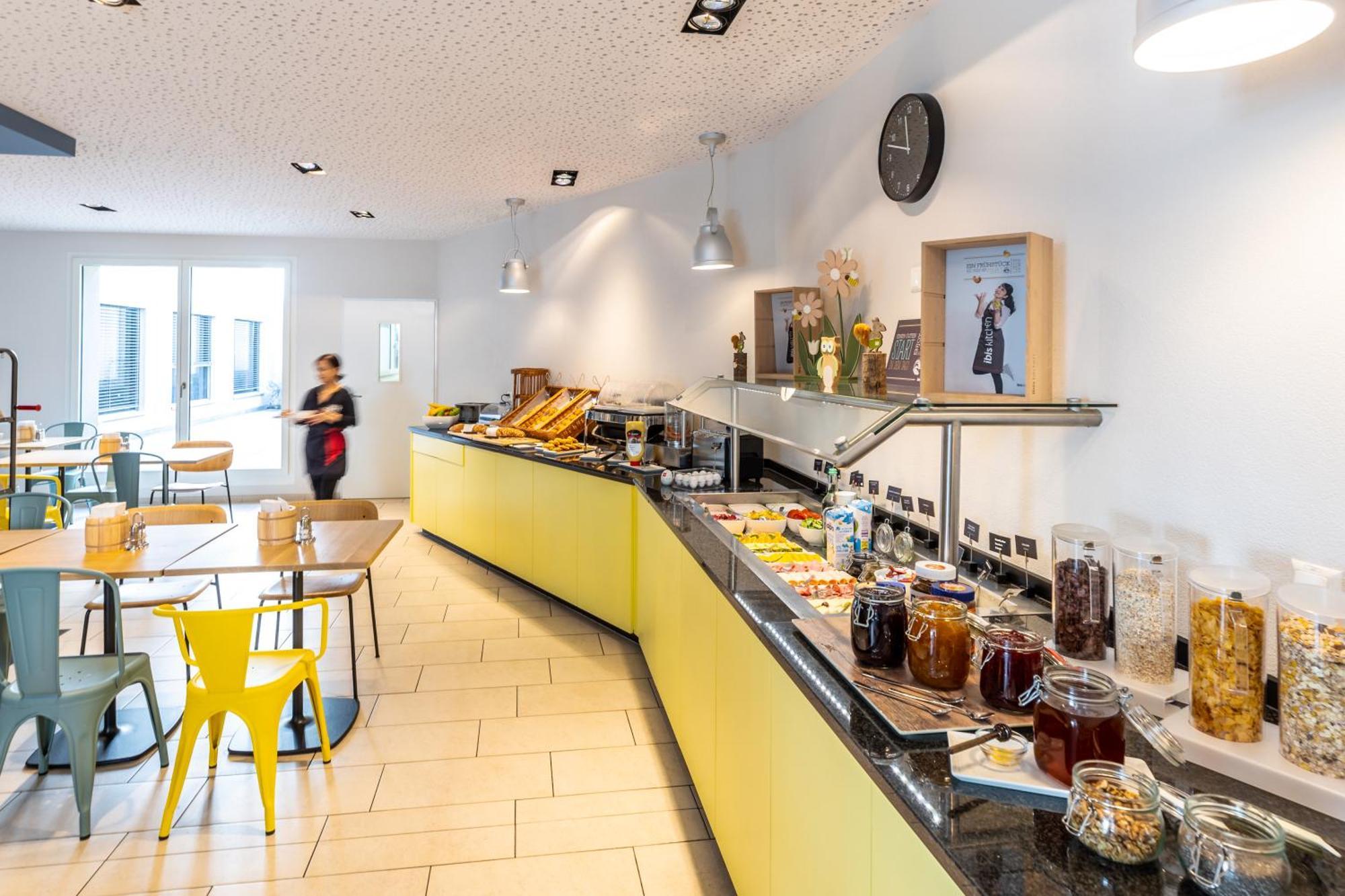 Hotel Ibis Basel Bahnhof Esterno foto