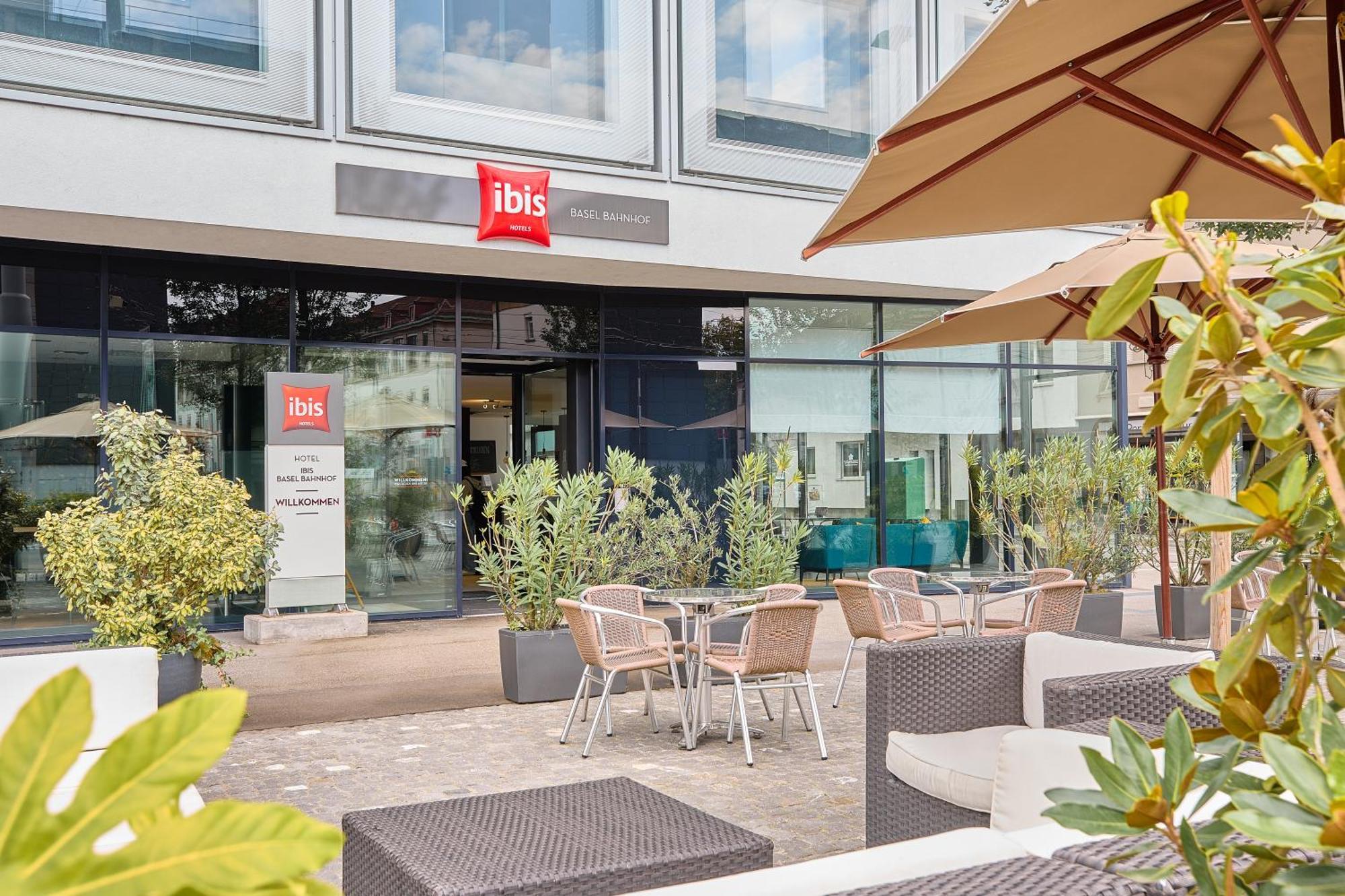 Hotel Ibis Basel Bahnhof Esterno foto