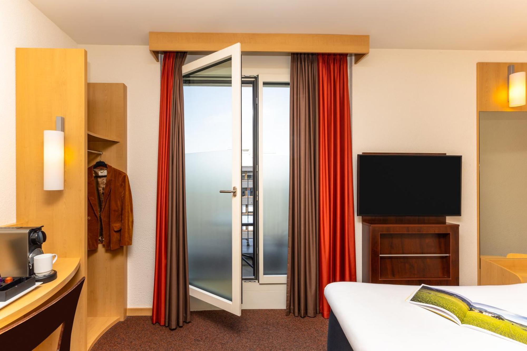 Hotel Ibis Basel Bahnhof Esterno foto