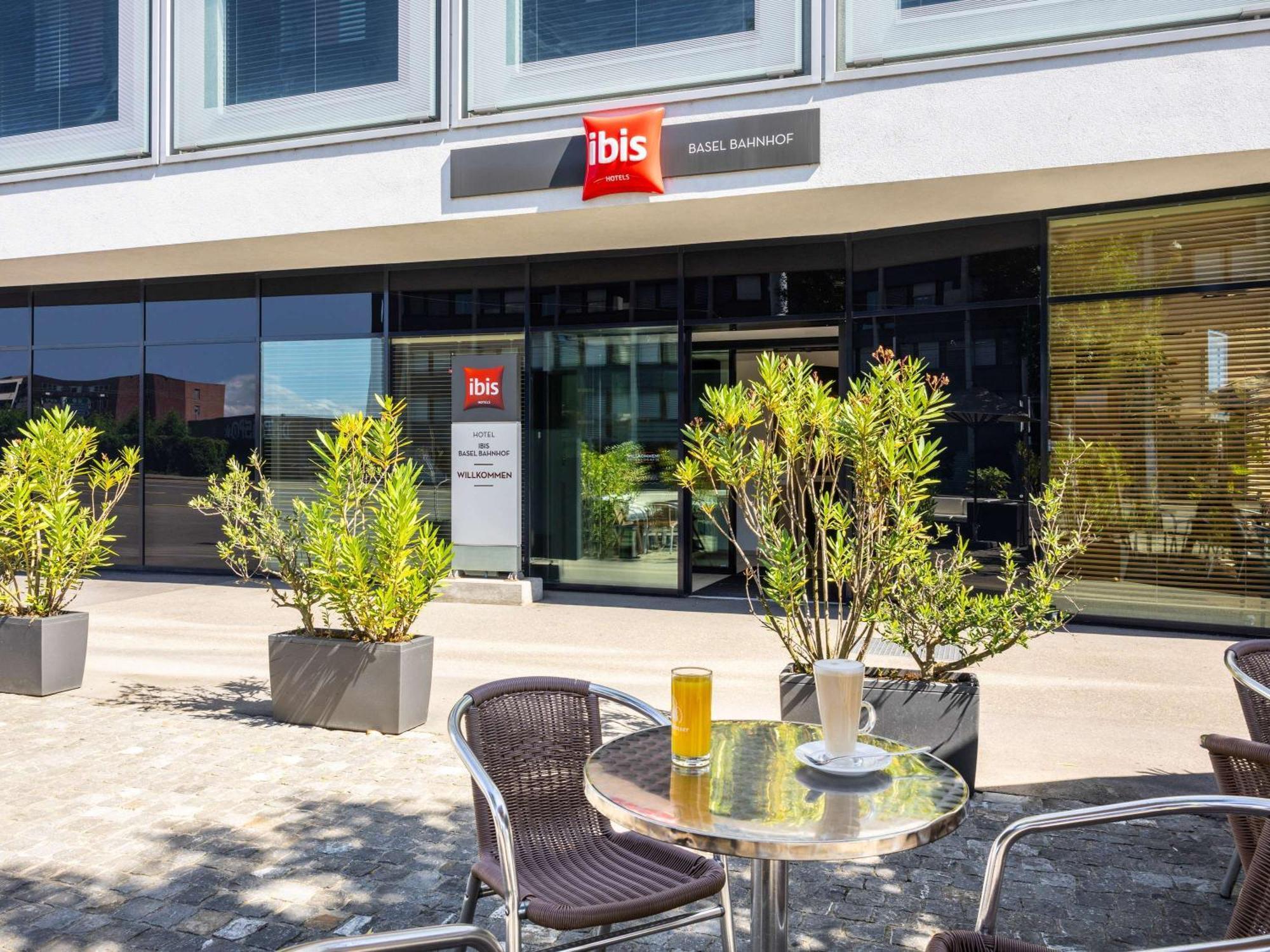 Hotel Ibis Basel Bahnhof Esterno foto