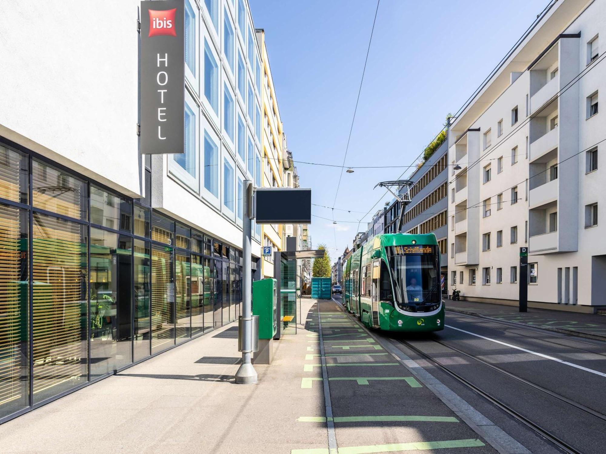 Hotel Ibis Basel Bahnhof Esterno foto