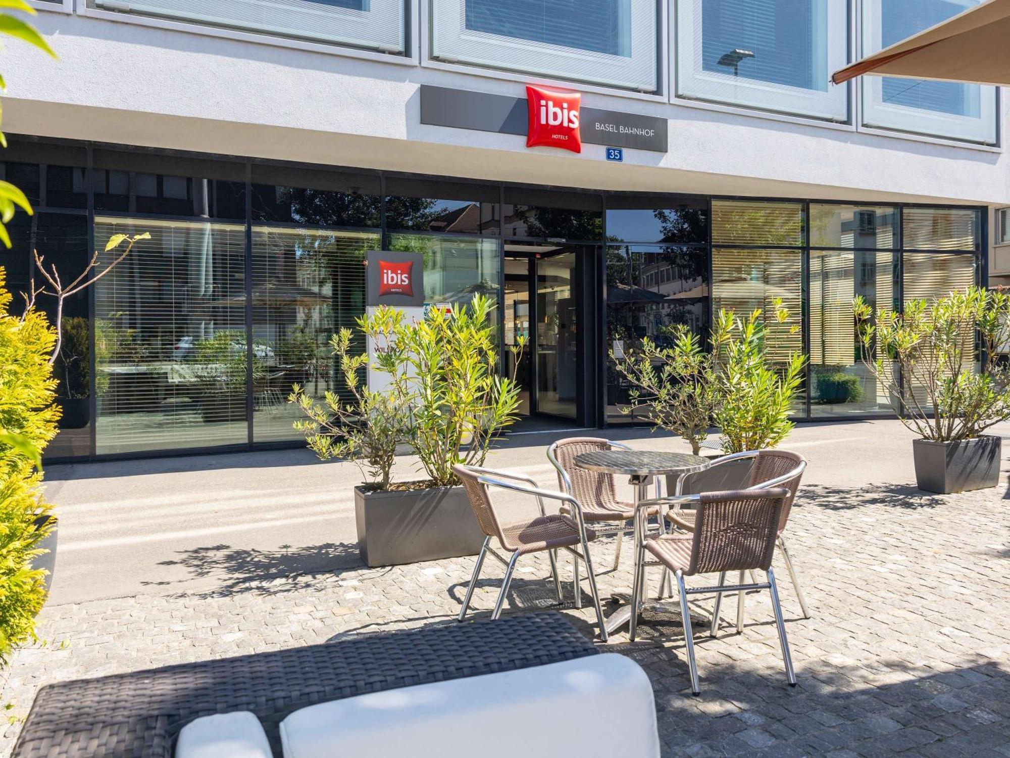 Hotel Ibis Basel Bahnhof Esterno foto