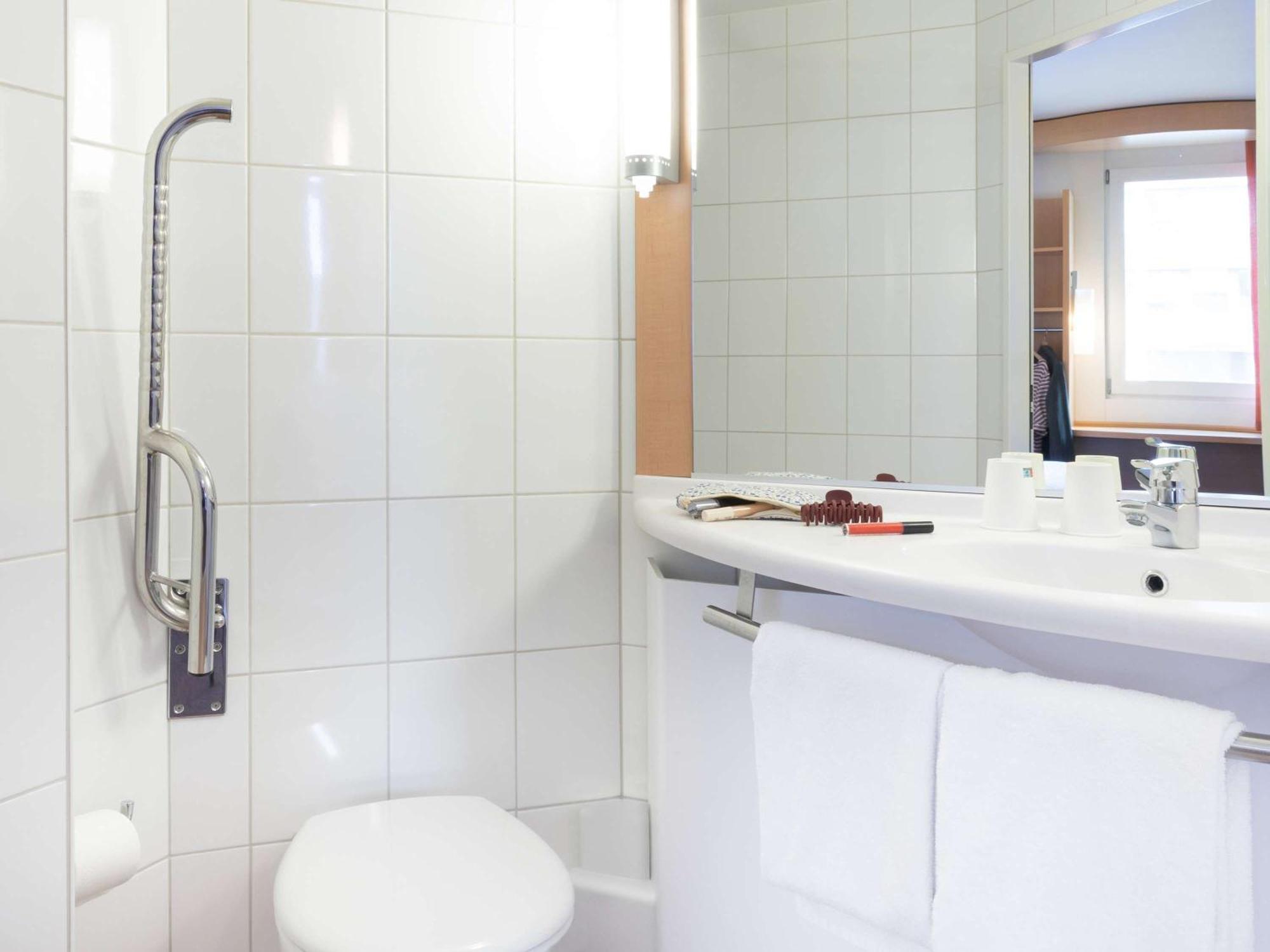 Hotel Ibis Basel Bahnhof Esterno foto