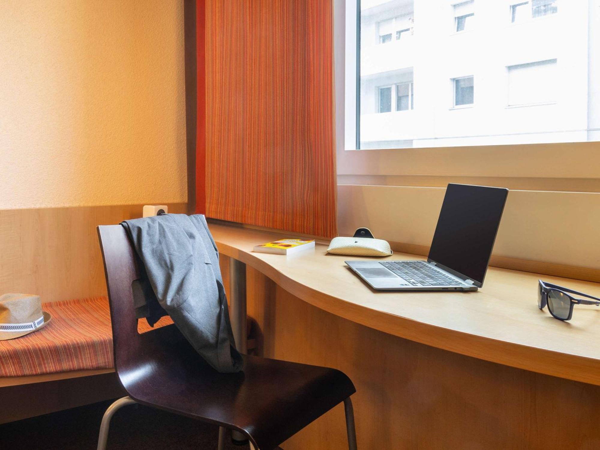 Hotel Ibis Basel Bahnhof Esterno foto