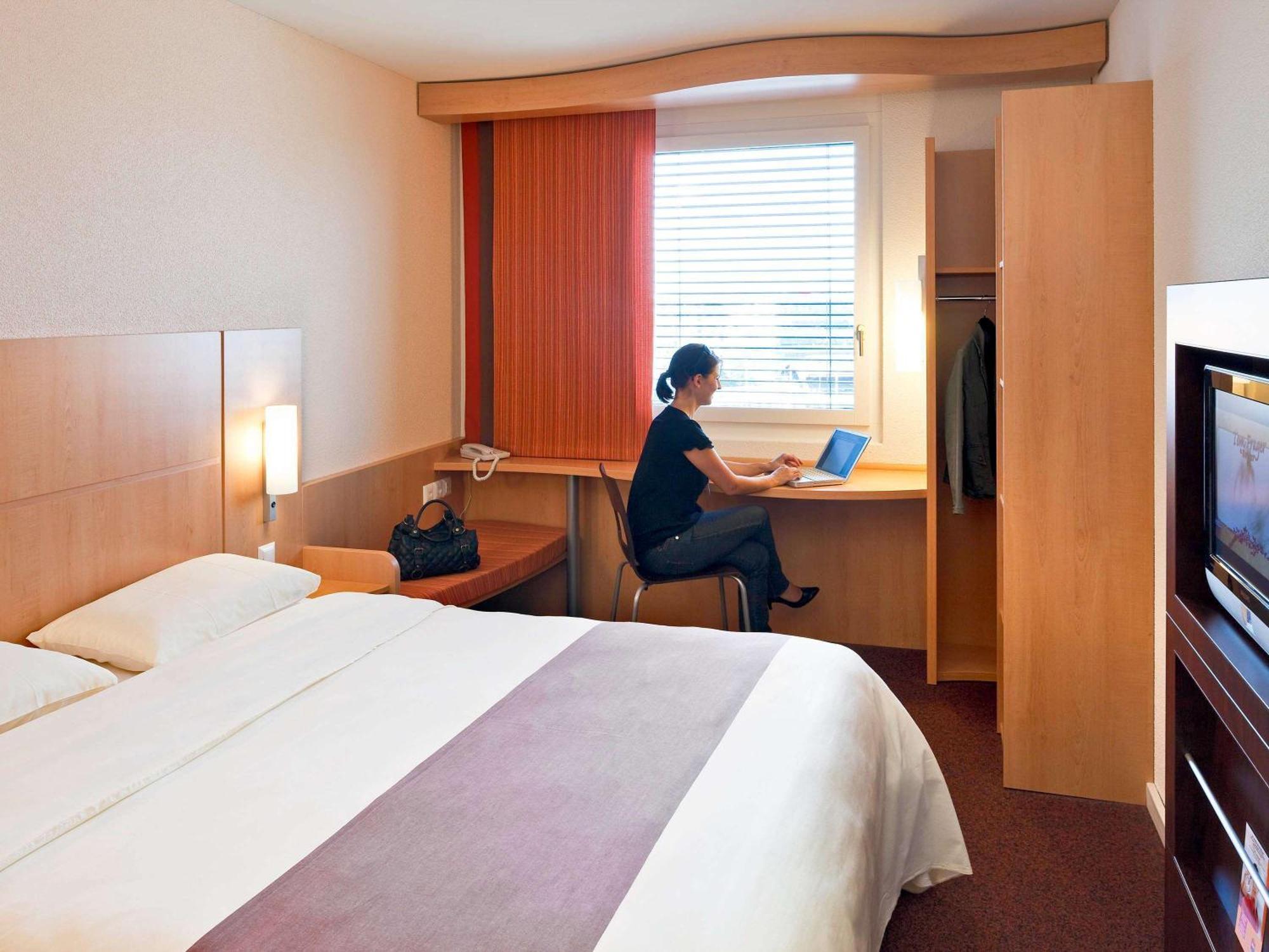 Hotel Ibis Basel Bahnhof Esterno foto