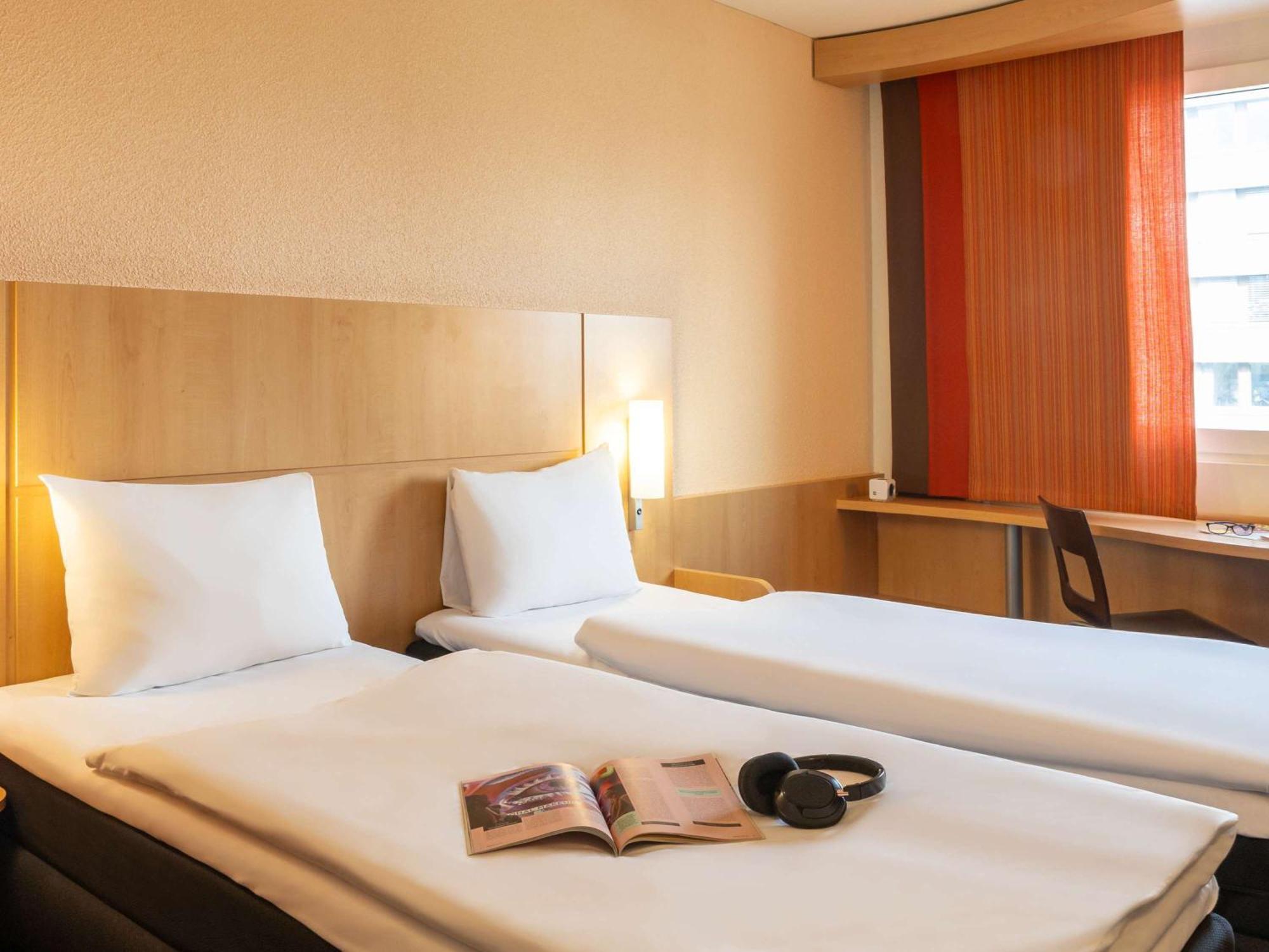 Hotel Ibis Basel Bahnhof Esterno foto