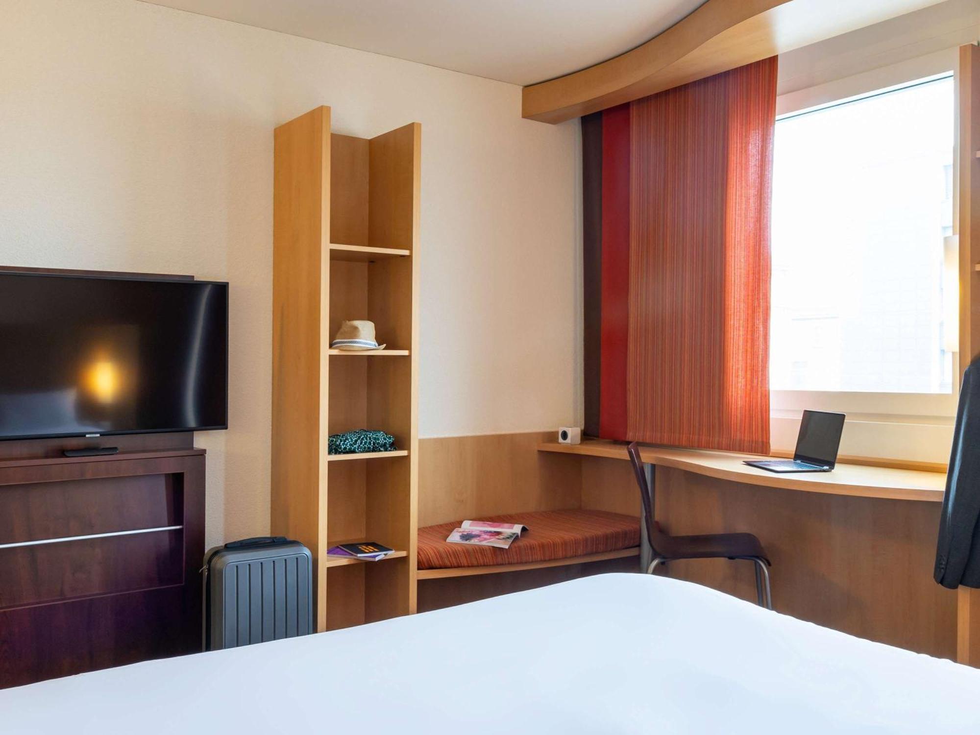 Hotel Ibis Basel Bahnhof Esterno foto