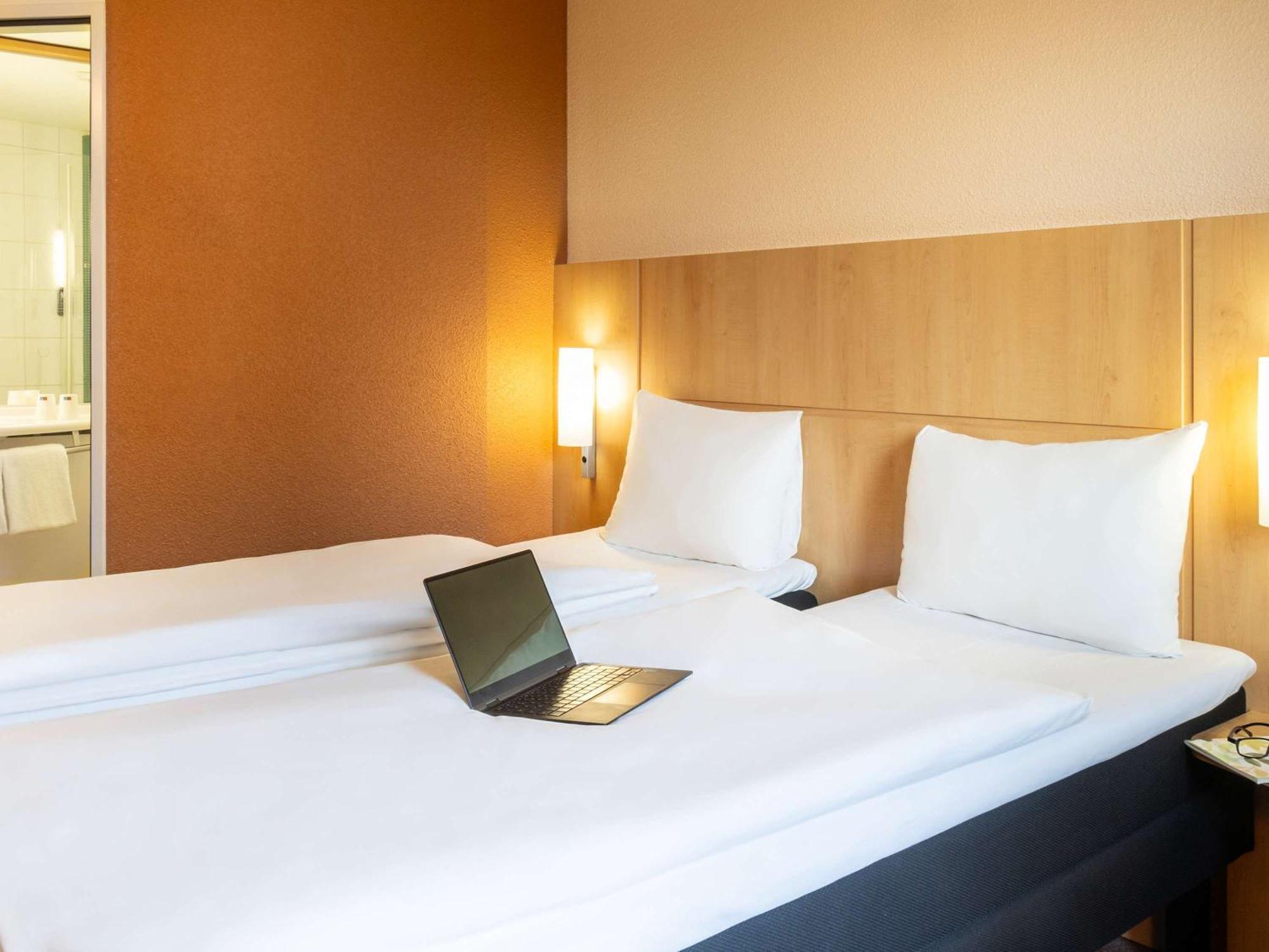 Hotel Ibis Basel Bahnhof Esterno foto
