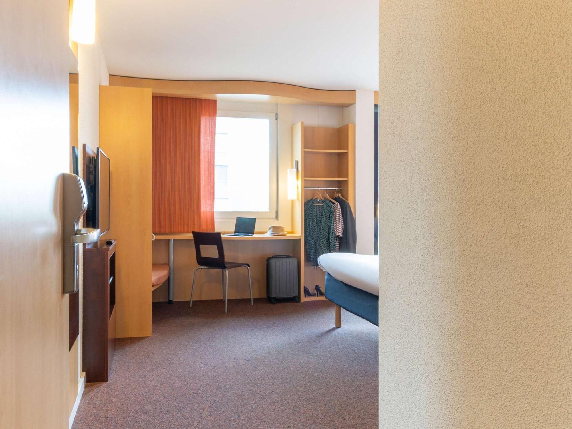 Hotel Ibis Basel Bahnhof Esterno foto