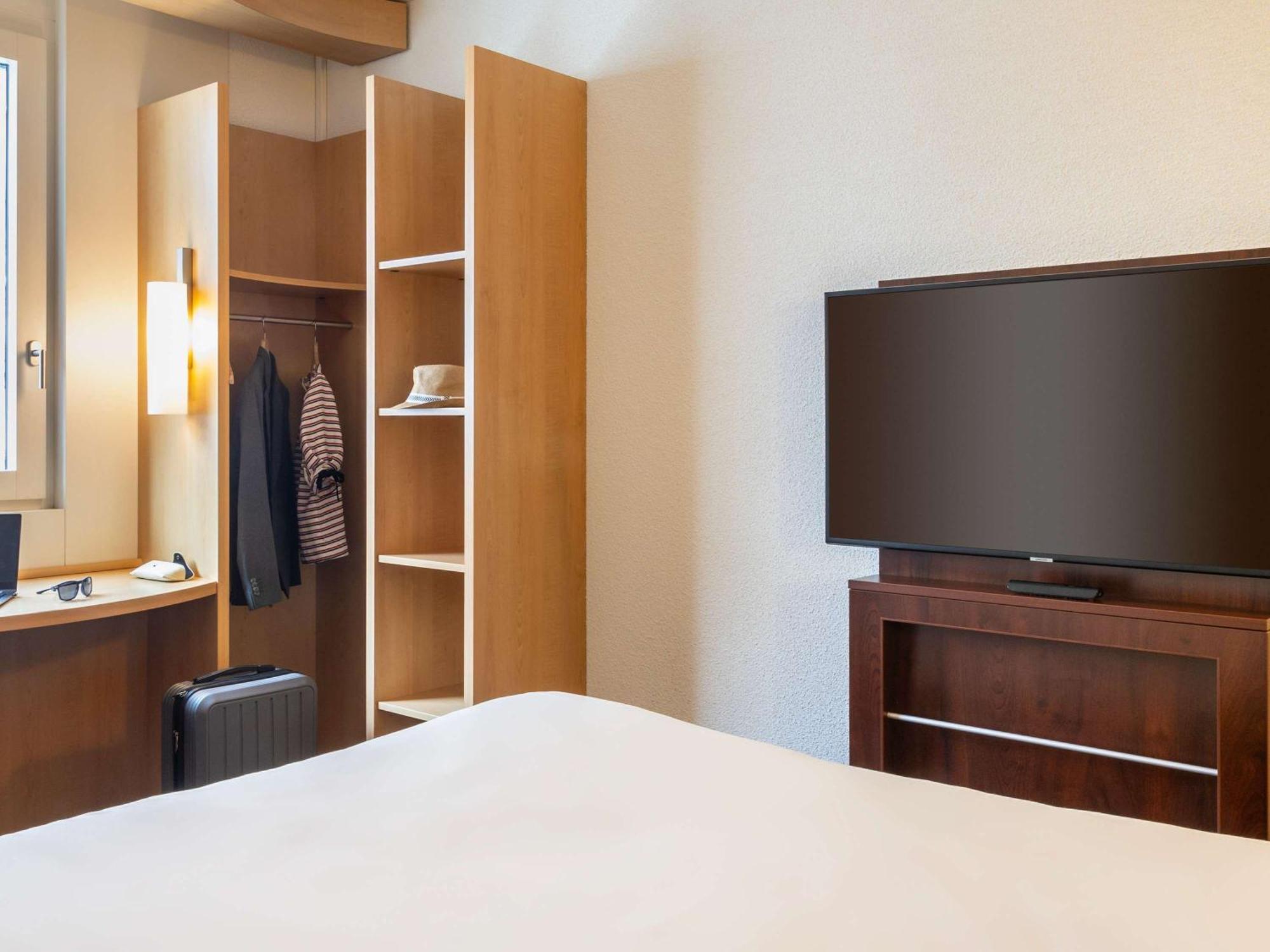 Hotel Ibis Basel Bahnhof Esterno foto