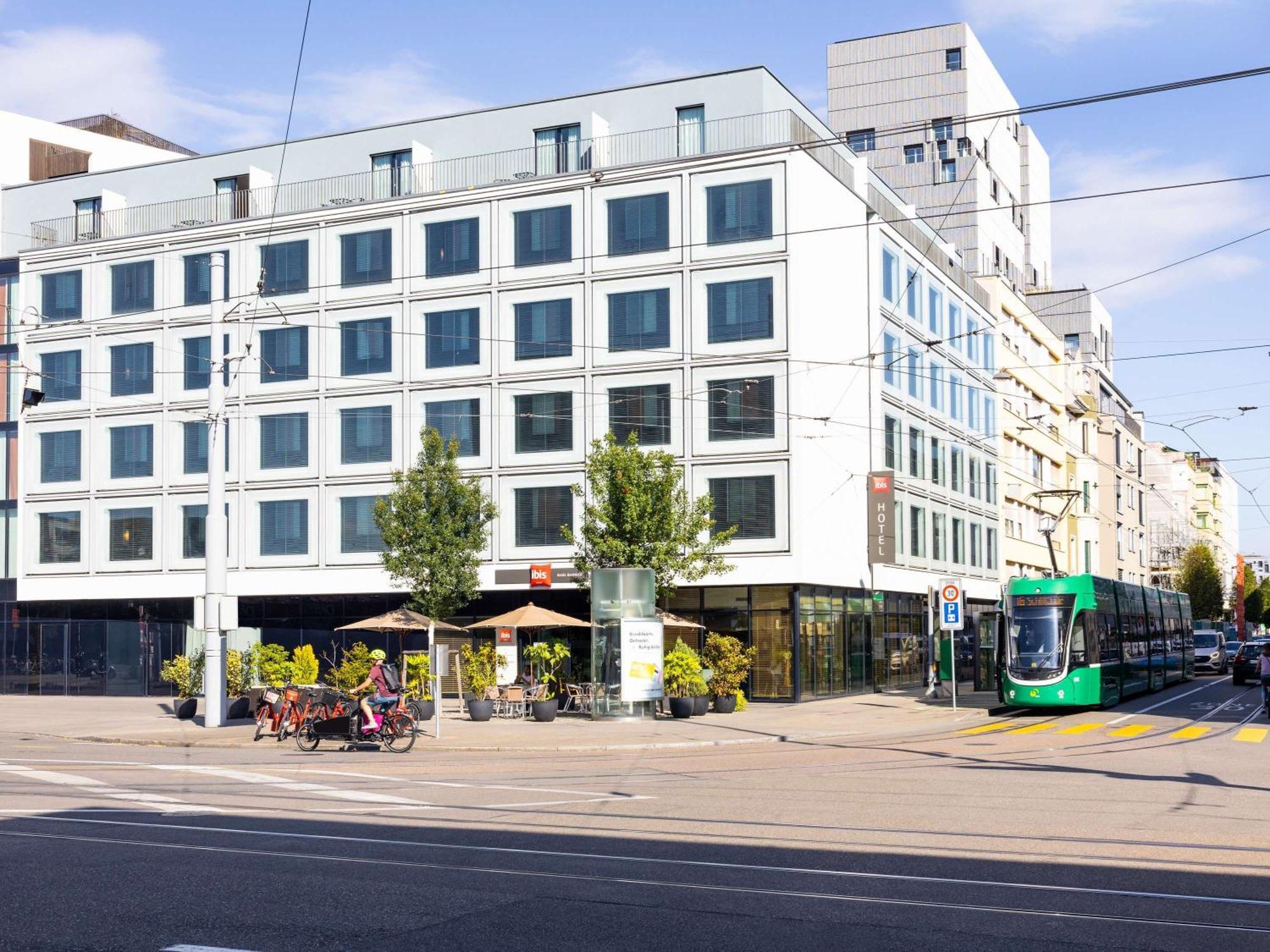 Hotel Ibis Basel Bahnhof Esterno foto