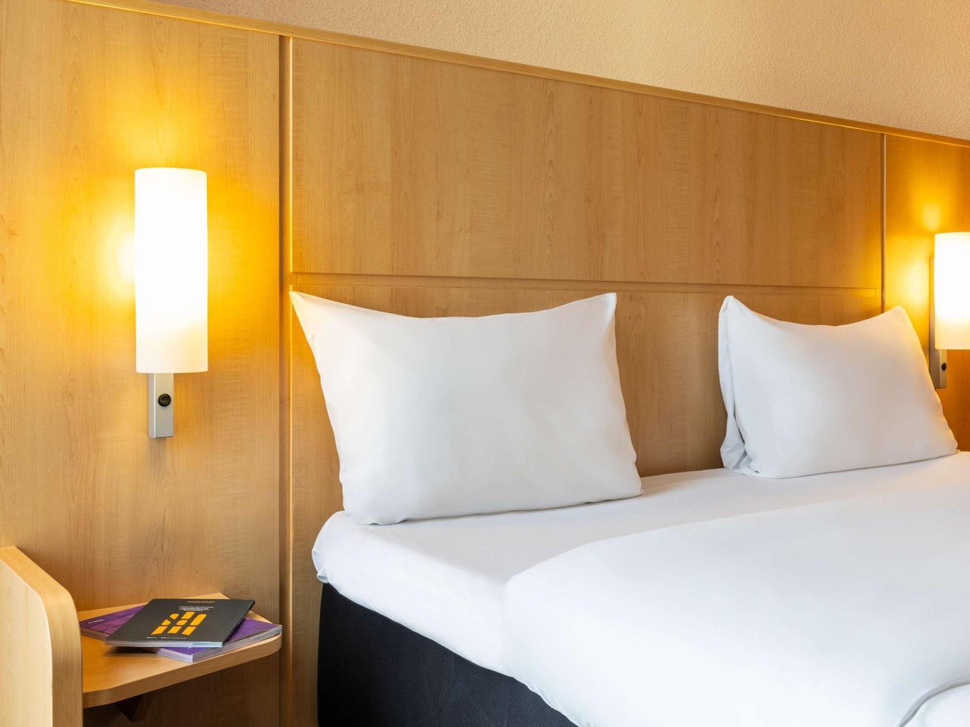 Hotel Ibis Basel Bahnhof Esterno foto