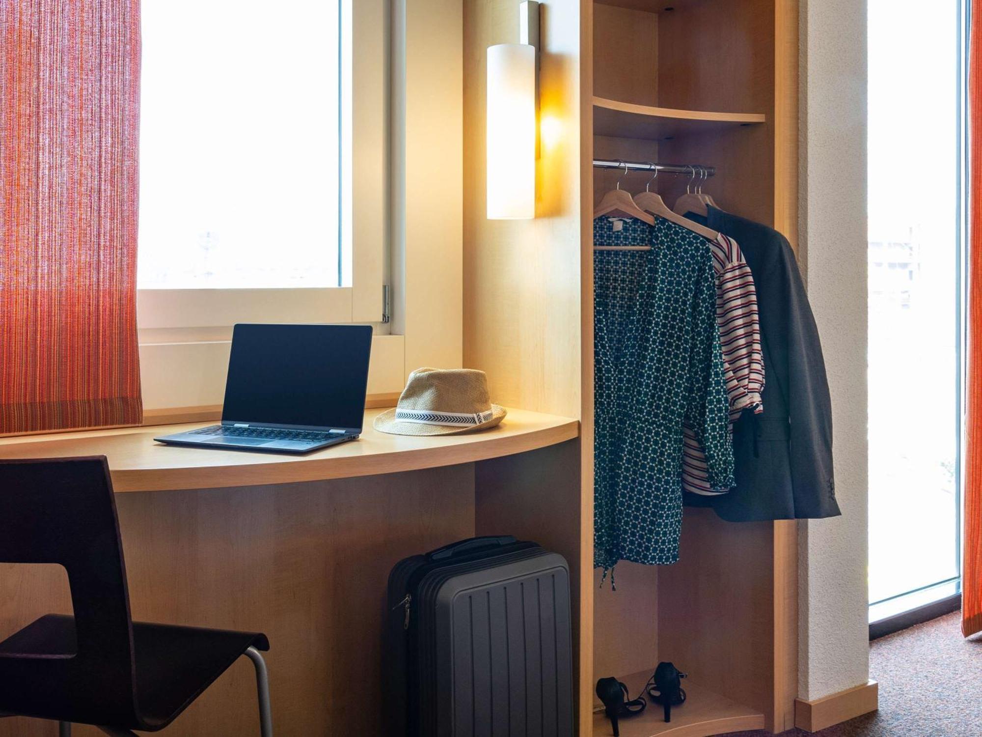 Hotel Ibis Basel Bahnhof Esterno foto