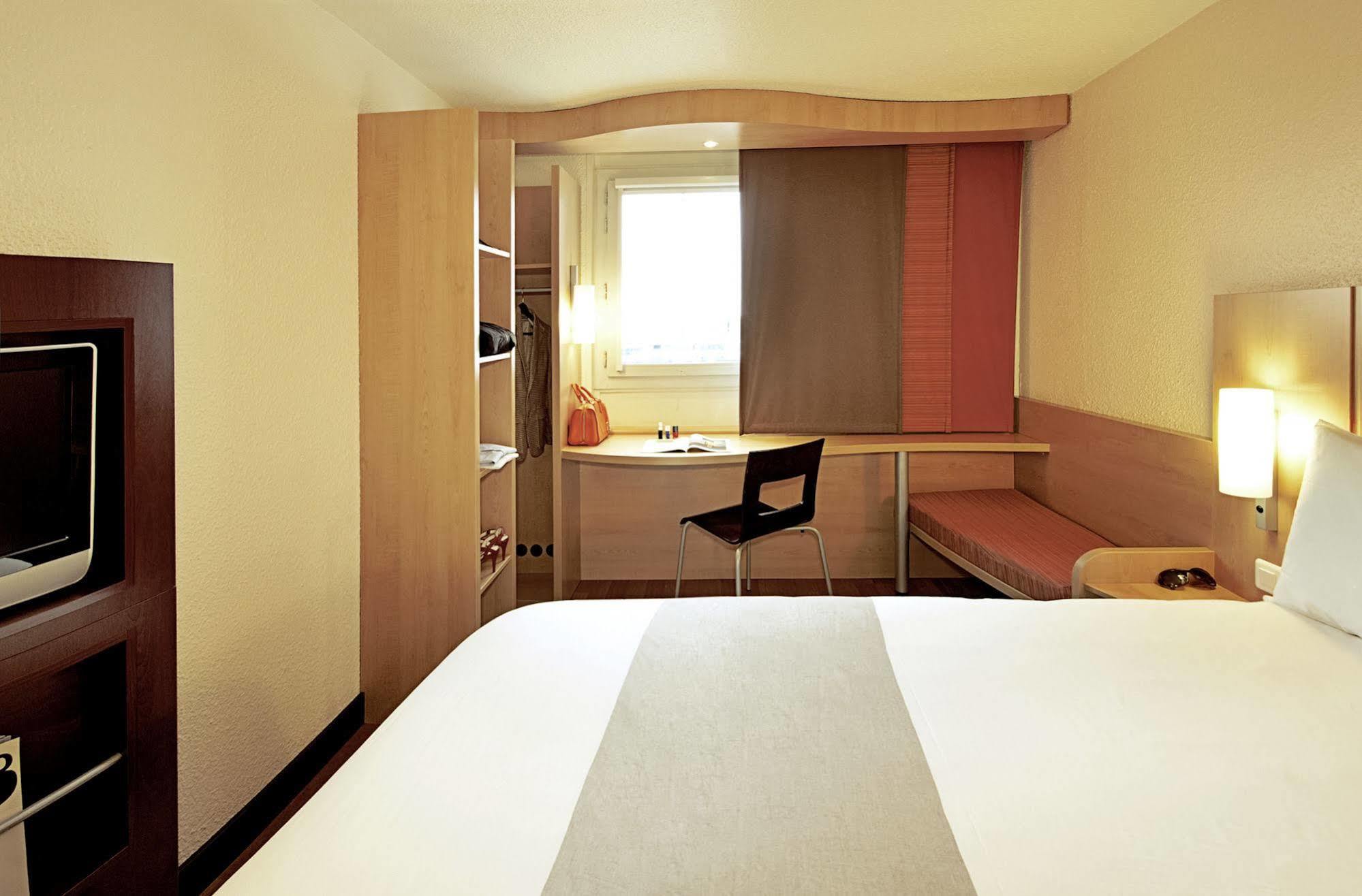 Hotel Ibis Basel Bahnhof Esterno foto